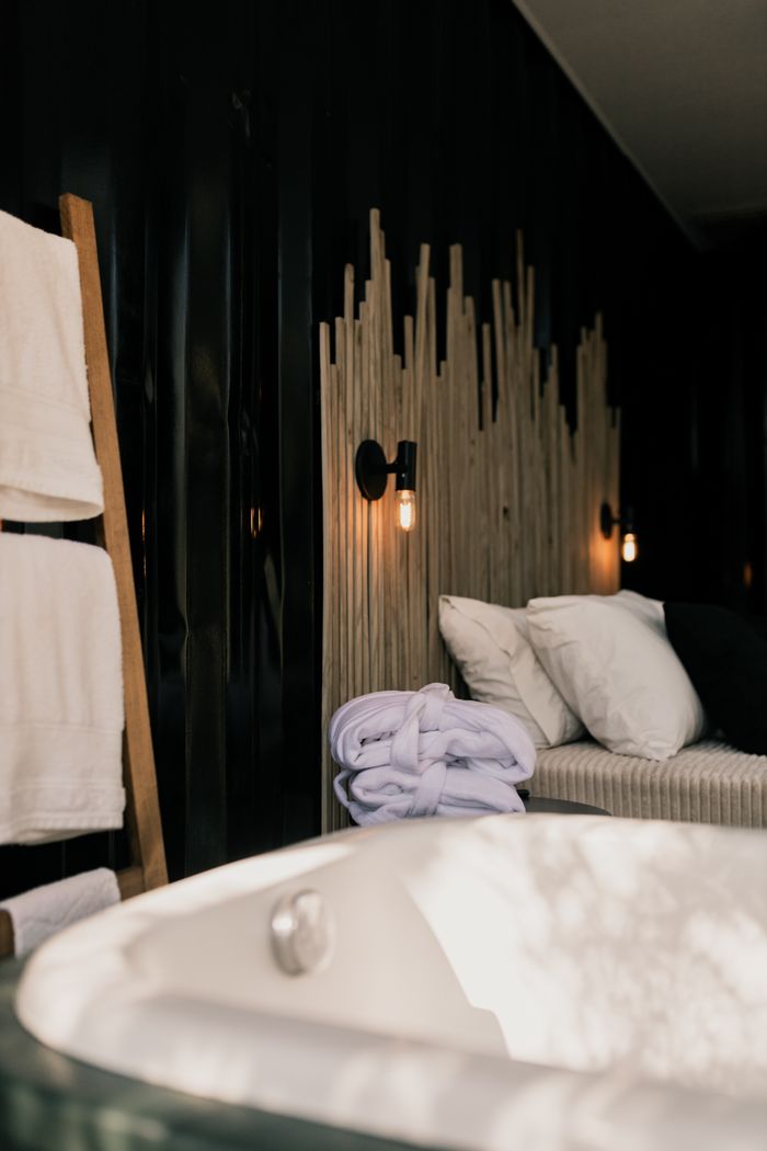 why-choose-us Elegant hotel bathroom featuring jacuzzi tub, ambient lighting, and modern design.